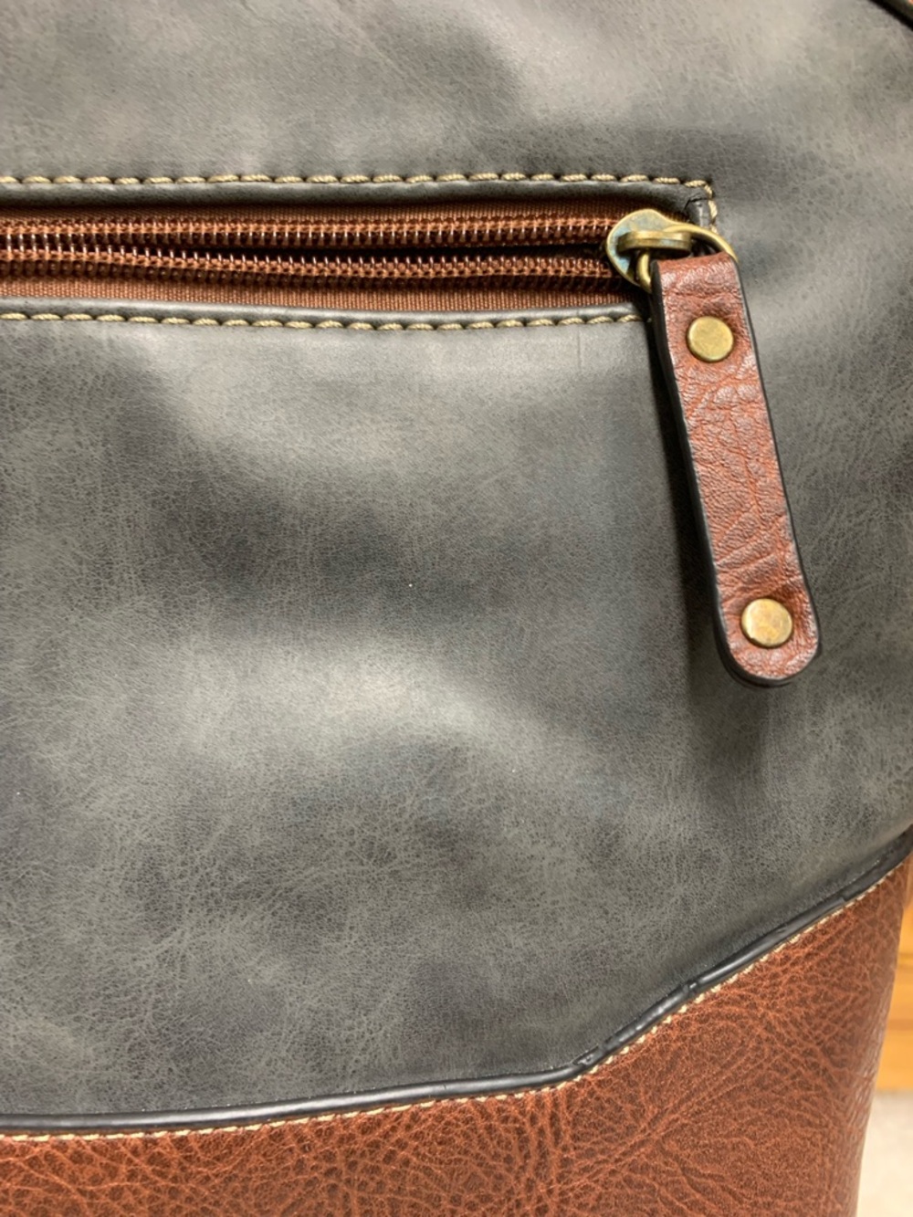 B.O.C. Gray and Brown Crossbody Bag - Picture 4 of 9